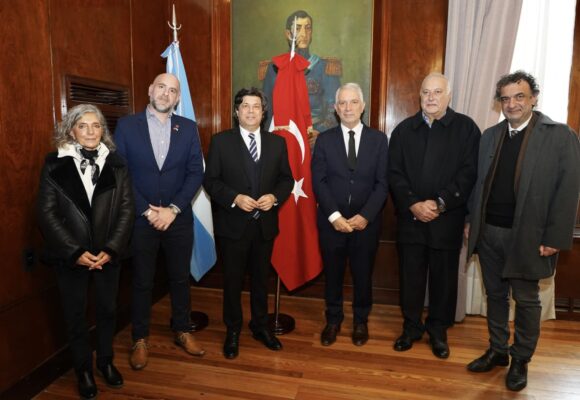 Construirán en La Plata el primer laboratorio de robótica del continente