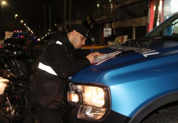 Más de 100 secuestros vehiculares y tres aprehendidos en operativos municipales en La Plata