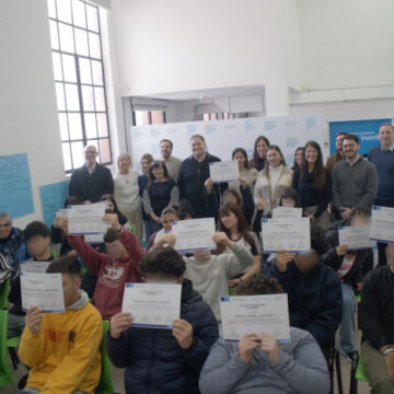 Jóvenes y adolescentes recibieron sus diplomas por haber completado el Taller