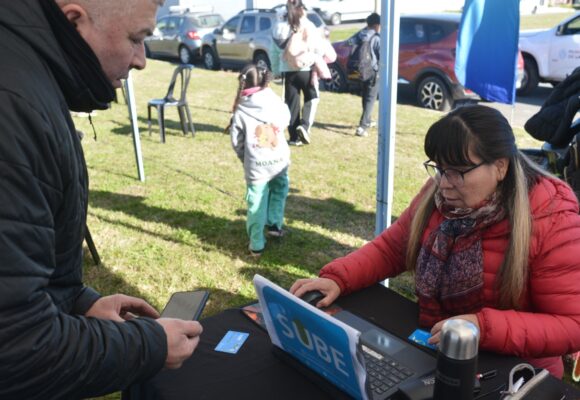 Desembarca en El Peligro una jornada de servicios, trámites e información clave