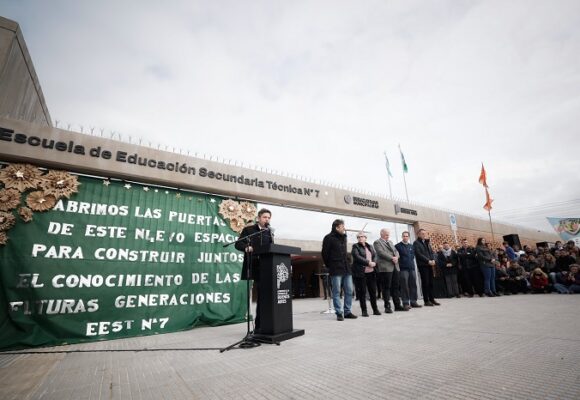 Kicillof inauguró el nuevo edificio de la Escuela Técnica N° 7 de Hudson