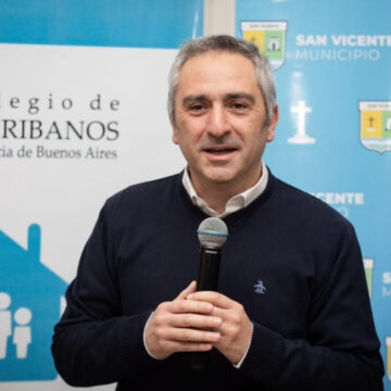 Larroque y Mantegazza encabezaron una entrega de escrituras en San Vicente
