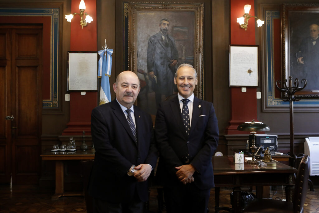 La UNLP y el Ilustre Colegio de la Abogacía de Madrid firmaron un convenio para fortalecer la cooperación académica y científica