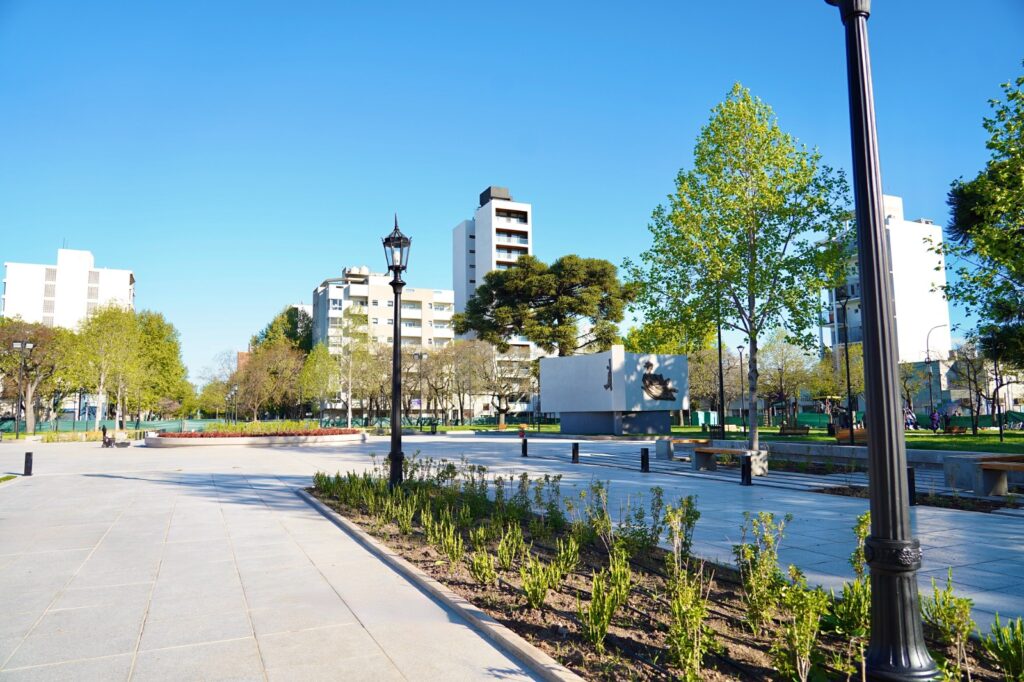 La Plata inaugura hoy la renovada Plaza España con música, danzas y gastronomía