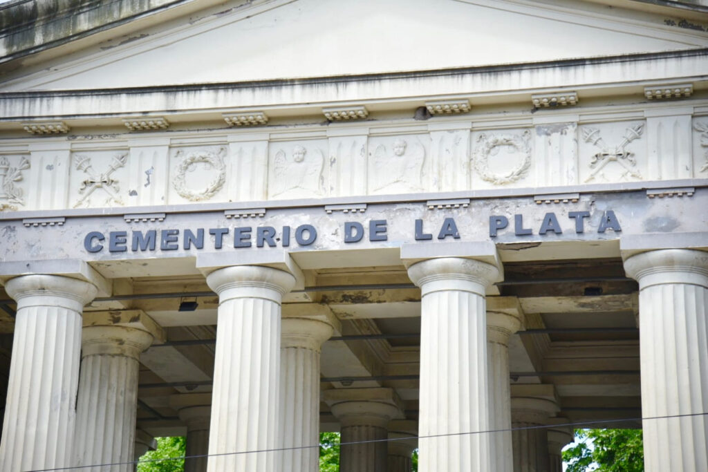 La Municipalidad de La Plata lanzó un plan para regularizar bóvedas en el Cementerio Municipal